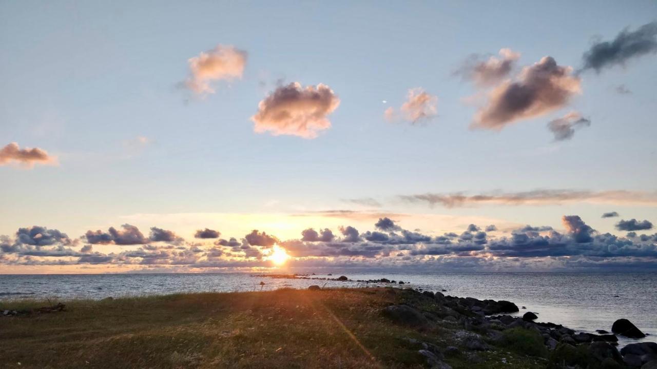 Suurekivi Kuelalistemaja Reigi Exterior foto